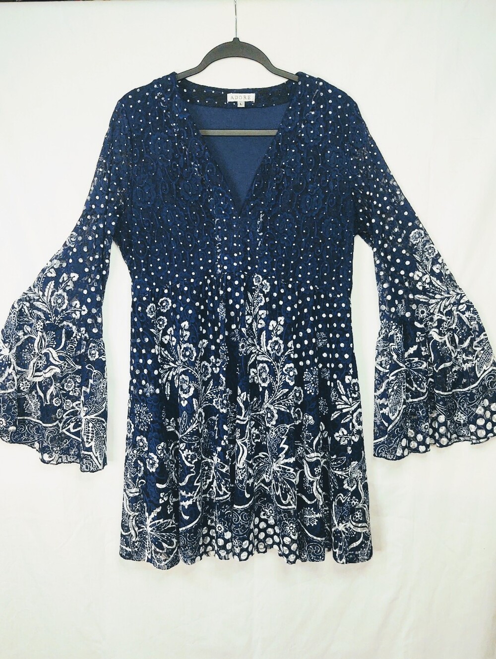 Adore Lace Mixed Media Bell Sleeve V Neck L